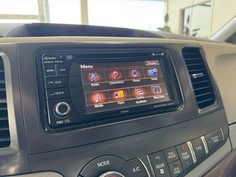 Used 2014 Toyota Sienna XLE w/ Entertainment Package image 23