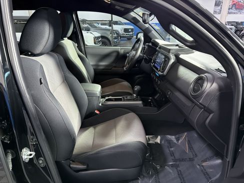 Used 2023 Toyota Tacoma TRD Sport AWD/4WD image 25