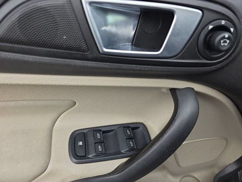 Used 2015 Ford Fiesta SE FWD image 18