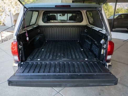 Used 2019 Toyota Tacoma SR5 AWD/4WD image 21