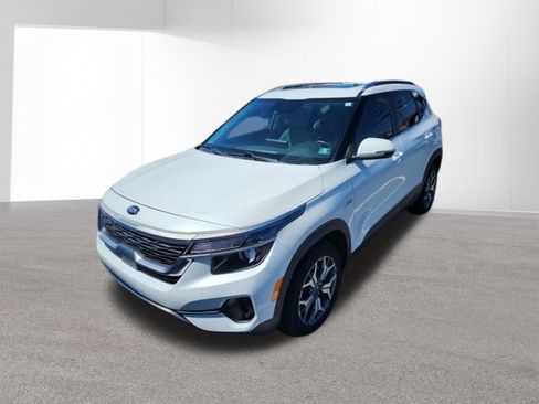 Used 2021 Kia Seltos EX image 3