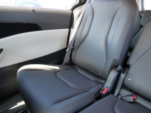 Certified 2024 Kia Carnival EX image 12