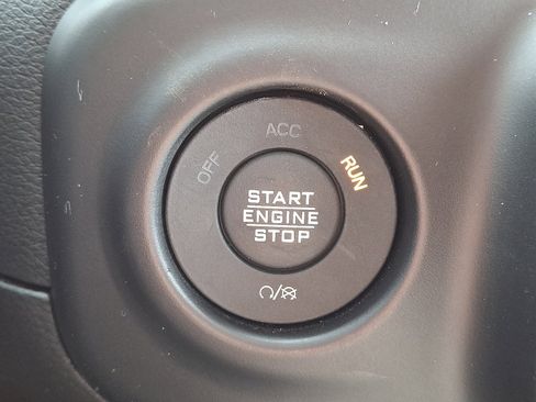 Used 2023 Jeep Wrangler Unlimited Sahara image 22