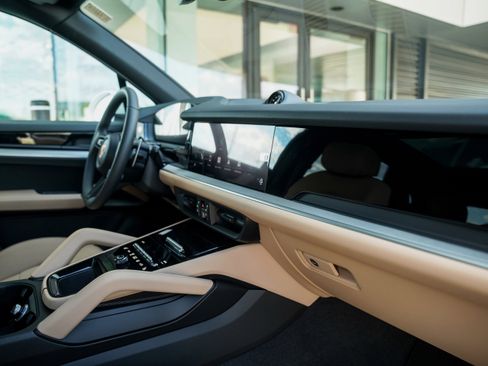 New 2026 Porsche Cayenne E-Hybrid image 32