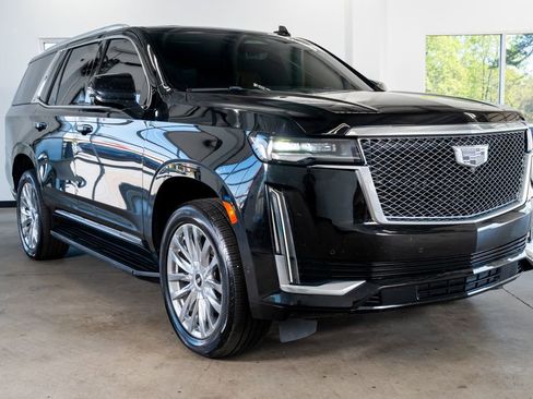 Used 2022 Cadillac Escalade Premium Luxury image 4