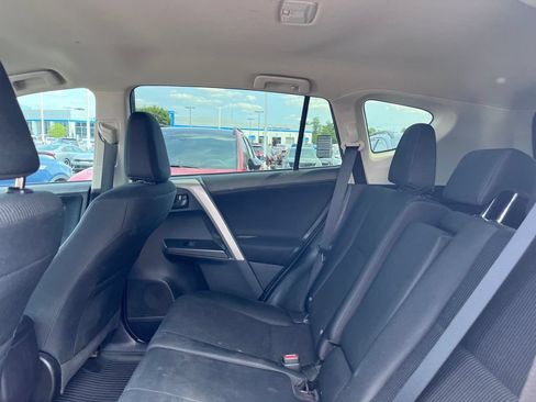 Used 2018 Toyota RAV4 LE FWD image 18