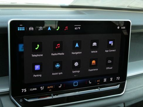 New 2025 Volkswagen Tiguan SE image 6