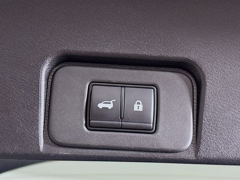 Used 2025 Nissan Rogue SV AWD/4WD image 28