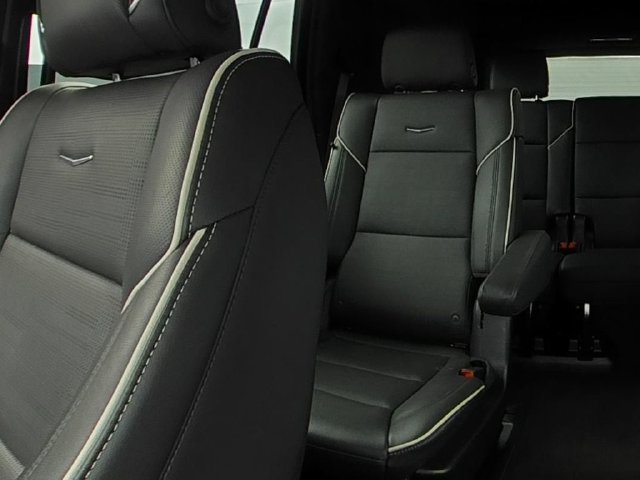 Used 2025 Cadillac Escalade Premium Luxury w/ Touring Package AWD/4WD image 32