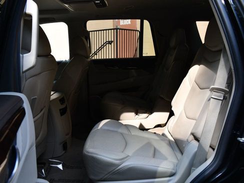 Used 2016 Cadillac Escalade Premium image 33