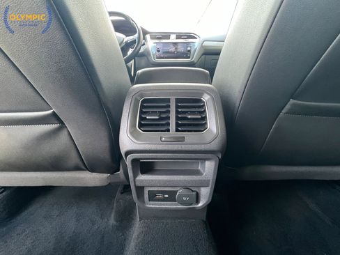 Used 2018 Volkswagen Tiguan SE FWD image 39
