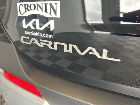 New 2025 Kia Carnival FWD image 7
