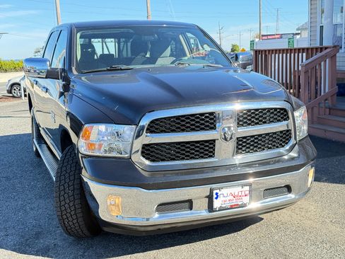Used 2018 RAM 1500 Classic SLT w/ Luxury Group image 93