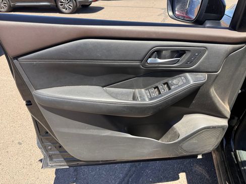 Used 2022 Nissan Rogue SL FWD image 15