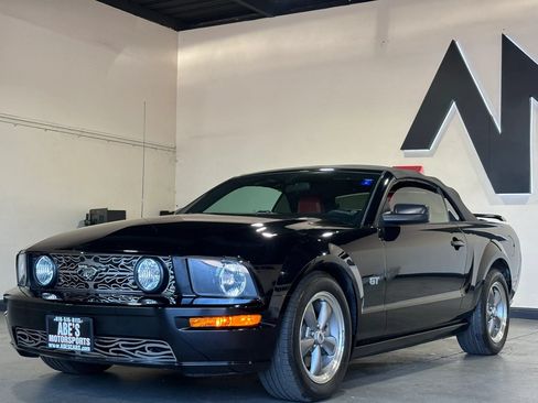 Used 2005 Ford Mustang GT Premium RWD image 1