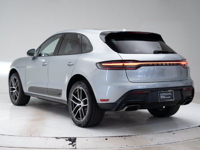 Certified 2026 Porsche Macan AWD/4WD image 3