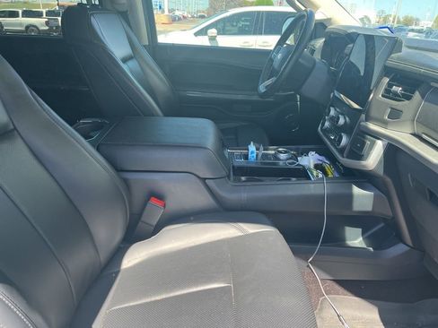 Used 2022 Ford Expedition XLT image 4