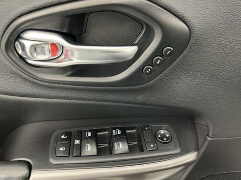 Used 2019 Jeep Cherokee Limited AWD/4WD image 30