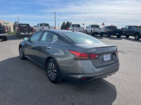 Used 2025 Nissan Altima 2.5 SV FWD image 9