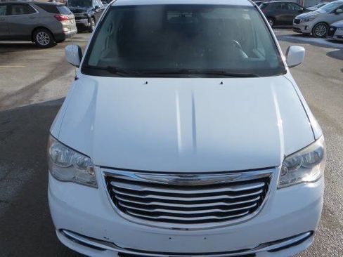 Used 2016 Chrysler Town & Country Touring image 31