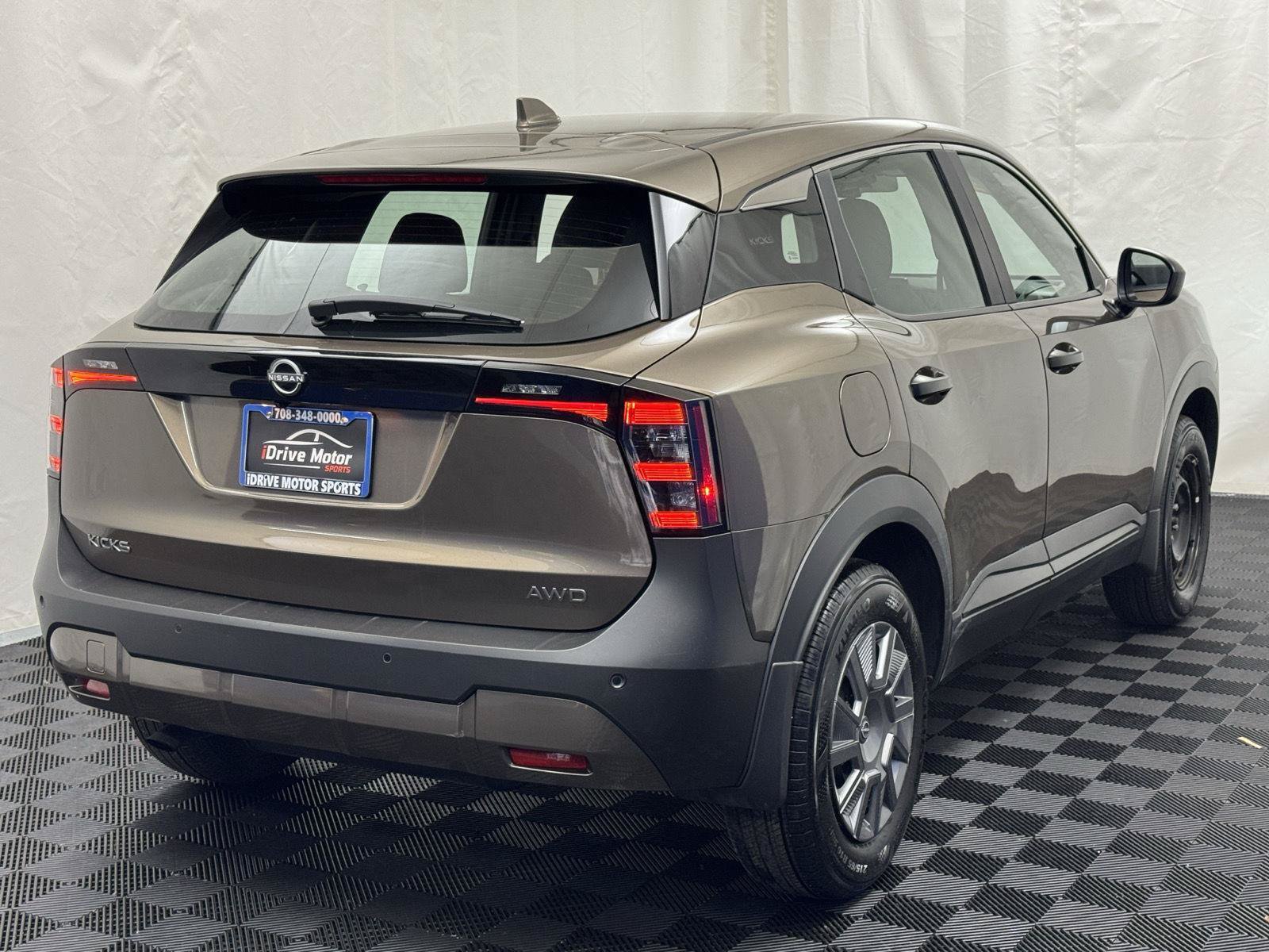 Used 2025 Nissan Kicks S AWD/4WD image 7