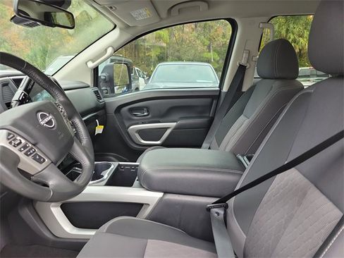 Used 2024 Nissan Titan SV w/ SV Convenience Package image 11