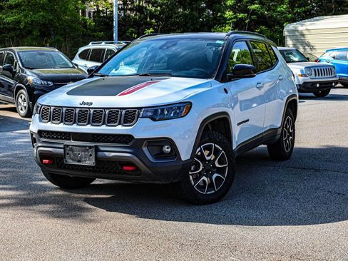 Used 2024 Jeep Compass Trailhawk image 1