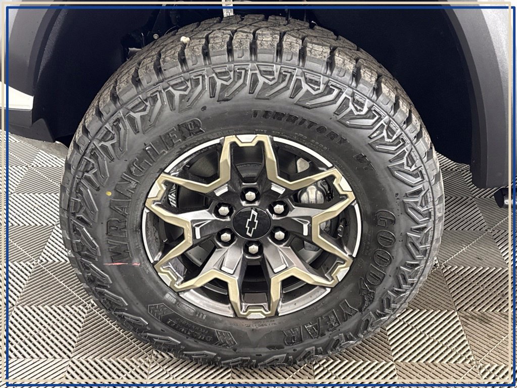 New 2026 Chevrolet Colorado ZR2 w/ Technology Package AWD/4WD image 12