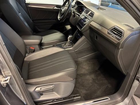 Certified 2023 Volkswagen Tiguan SE R-Line FWD image 10