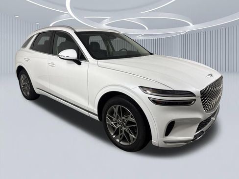 Certified 2025 Genesis GV70 2.5T AWD/4WD image 1