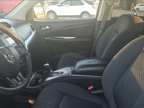 Used 2018 Dodge Journey SE image 6