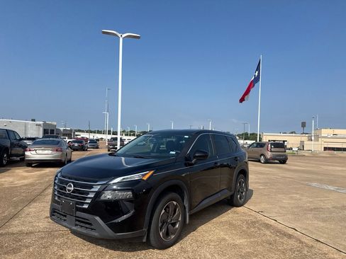 Certified 2024 Nissan Rogue SV FWD image 8