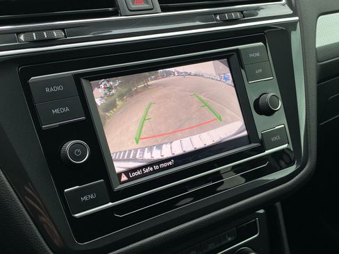 Used 2022 Volkswagen Tiguan S FWD image 16