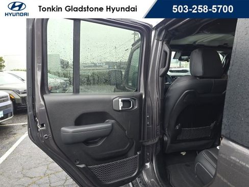 Used 2025 Jeep Wrangler Rubicon image 25