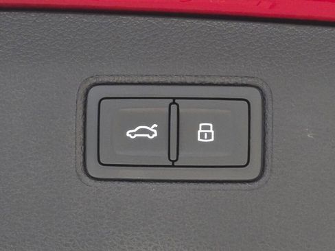 Used 2022 Bentley Bentayga image 21