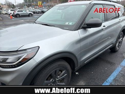 Used 2025 Ford Explorer Active AWD/4WD image 1