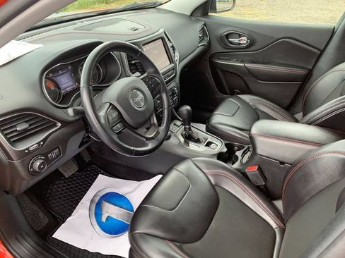 Used 2021 Jeep Cherokee Trailhawk AWD/4WD image 10