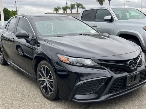 Used 2023 Toyota Camry SE FWD image 3