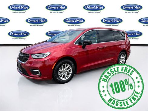 Used 2025 Chrysler Pacifica Select FWD image 3