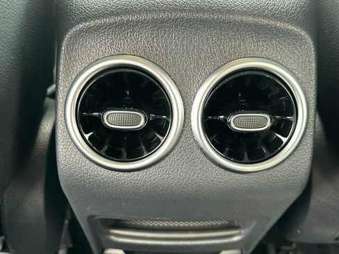 Certified 2023 Mercedes-Benz GLB 250 4MATIC image 16