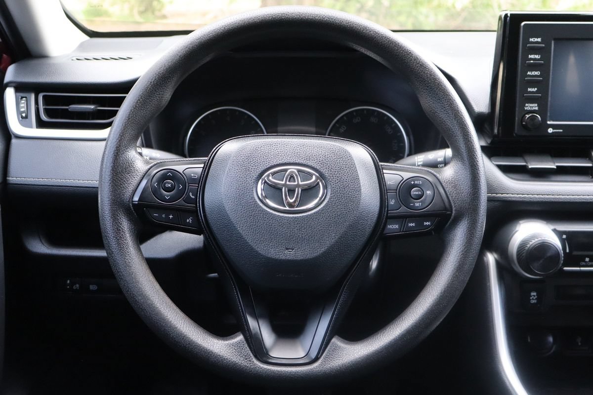 Used 2021 Toyota RAV4 LE w/ Carpet Mat Package (TMS) AWD/4WD image 18