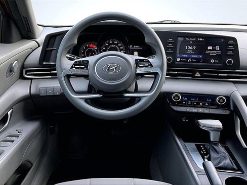 Used 2021 Hyundai Elantra SEL w/ Cargo Package image 5