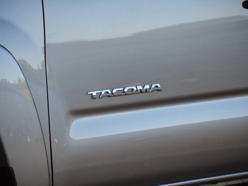 Used 2010 Toyota Tacoma PreRunner image 6