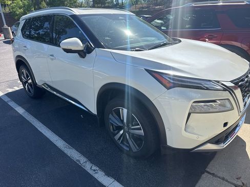 Certified 2023 Nissan Rogue Platinum w/ Platinum Premium Package FWD image 3