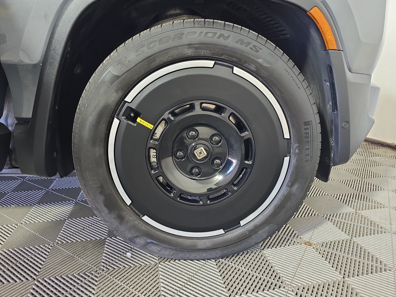 Used 2025 Rivian R1T Adventure Dual AWD/4WD image 11