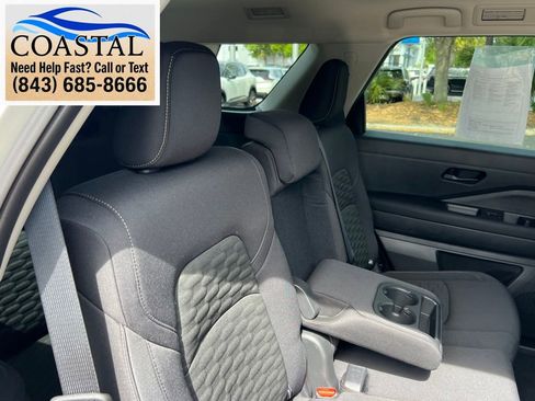 Certified 2025 Nissan Pathfinder SV FWD image 23