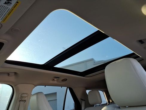 Certified 2020 Ford Explorer Platinum image 10