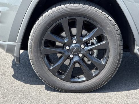 Used 2019 Jeep Grand Cherokee Altitude AWD/4WD image 33