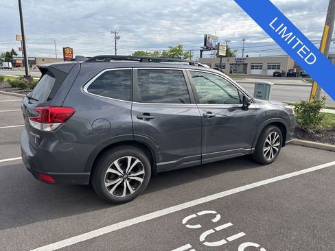Used 2022 Subaru Forester Limited AWD/4WD image 8
