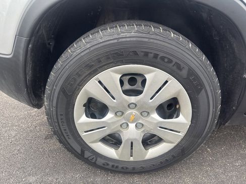 Used 2018 Chevrolet Trax LS image 31